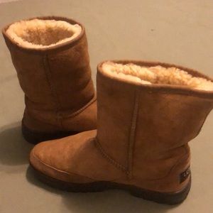 UGG Australia Classic boots women’s size W 6”